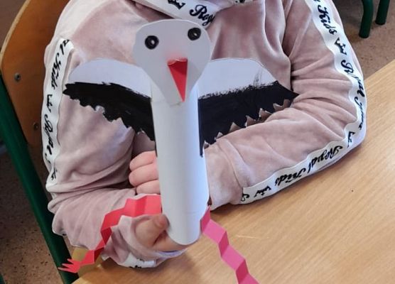 Wiosenne bociany klasy 2b grafika