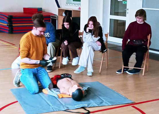 Zajęcia z pierwszej pomocy grafika