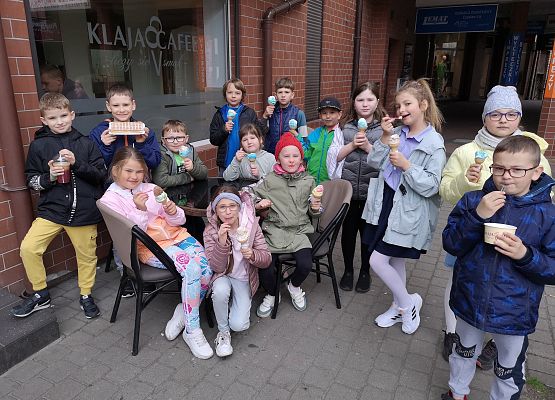 Klasa 2a w lodziarni grafika