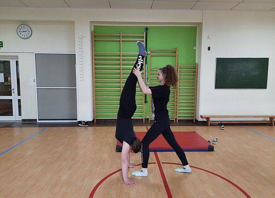 Piramidy gimnastyczne na WF-ie grafika