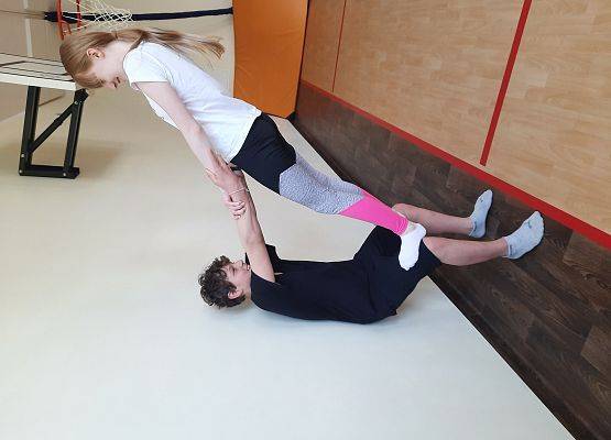 Piramidy gimnastyczne na WF-ie grafika