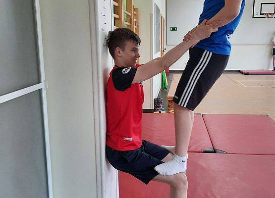 Piramidy gimnastyczne na WF-ie grafika