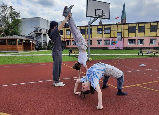 Piramidy gimnastyczne na WF-ie grafika