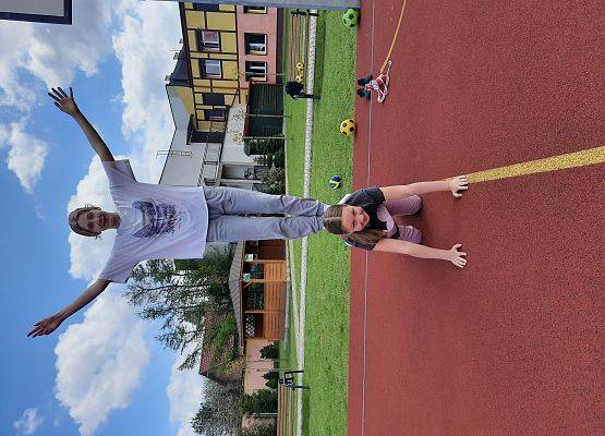 Piramidy gimnastyczne na WF-ie grafika