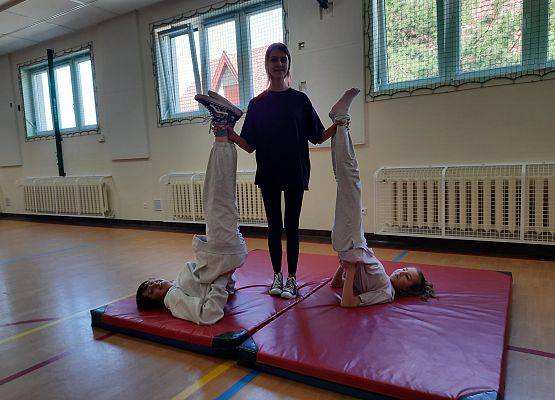 Piramidy gimnastyczne na WF-ie grafika