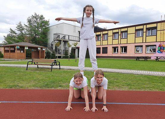 Piramidy gimnastyczne na WF-ie grafika