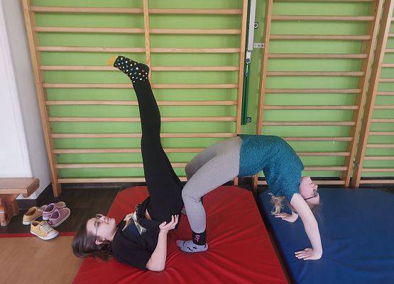 Piramidy gimnastyczne na WF-ie grafika