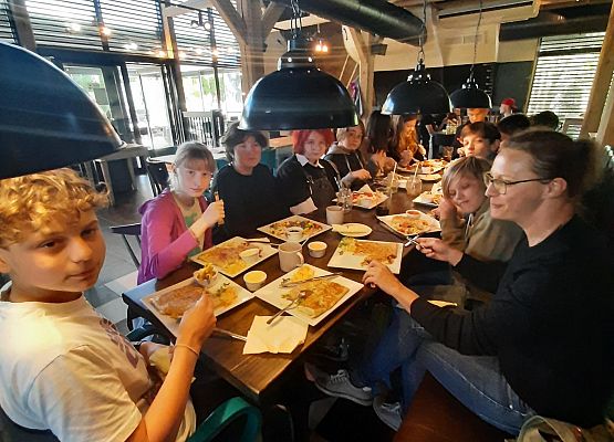 Wycieczka klasy 7 b grafika