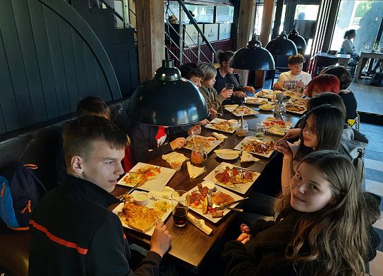 Wycieczka klasy 7 b grafika