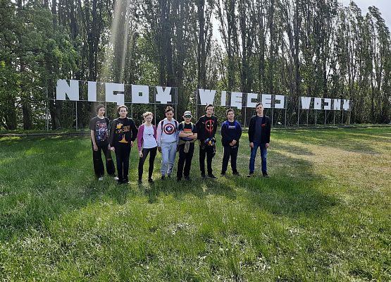 Wycieczka klasy 7 b grafika