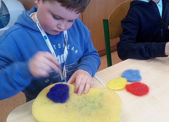 Warsztaty rękodzieła – filcowanie na sucho grafika