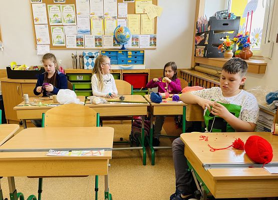 Złote rączki - pompony grafika