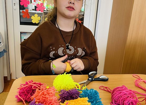 Złote rączki - pompony grafika