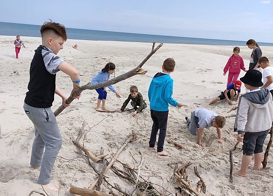 Dzień Dziecka kl. I-III w Słajszewie - fotorelacja grafika