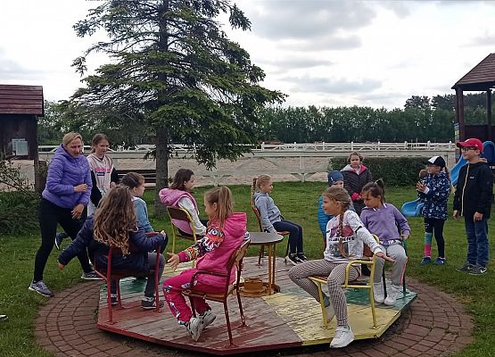 Dzień Dziecka kl. I-III w Słajszewie - fotorelacja grafika