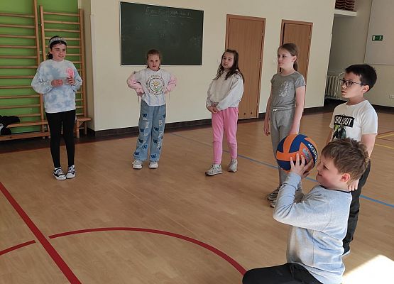 Zapomniane gry i zabawy w klasie trzeciej grafika