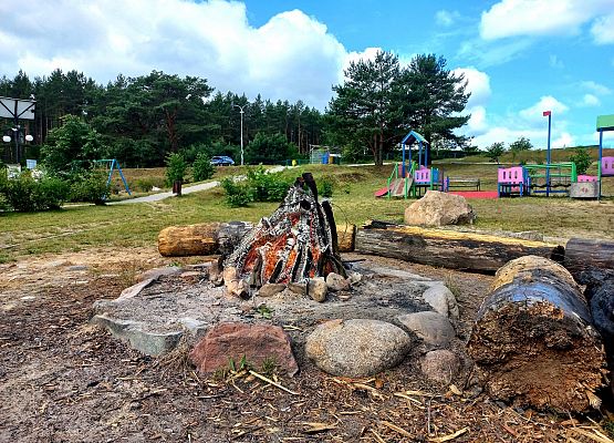 Ostatnie wspólnie ognisko grafika