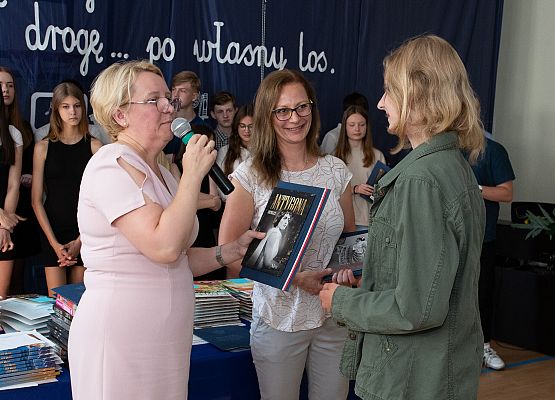 Uroczystość Zakończenia Roku Szkolnego 2021/22 - fotorelacja grafika