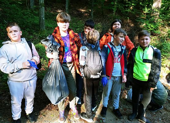 Wycieczka do lasu - Sprzątanie Świata grafika