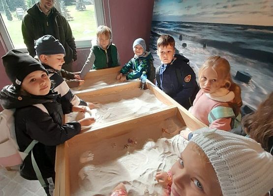 Wycieczka do lasu w ramach akcji "Sprzątanie Świata" (klasy 1-3) grafika