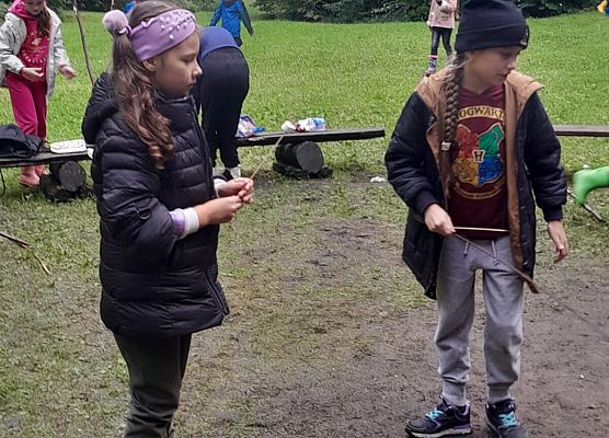 Wycieczka do lasu w ramach akcji "Sprzątanie Świata" (klasy 1-3) grafika