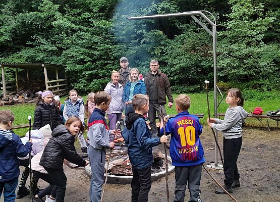 Wycieczka do lasu w ramach akcji "Sprzątanie Świata" (klasy 1-3) grafika