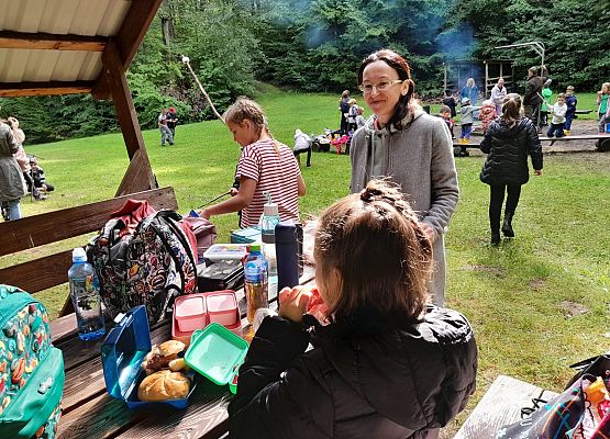 Wycieczka do lasu w ramach akcji "Sprzątanie Świata" (klasy 1-3) grafika