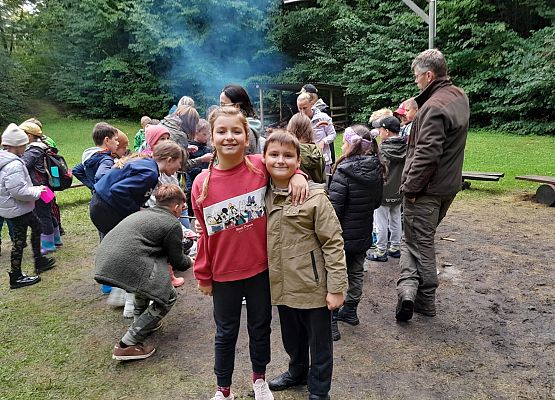 Wycieczka do lasu w ramach akcji "Sprzątanie Świata" (klasy 1-3) grafika