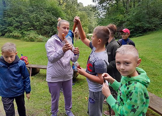 Wycieczka do lasu w ramach akcji "Sprzątanie Świata" (klasy 1-3) grafika