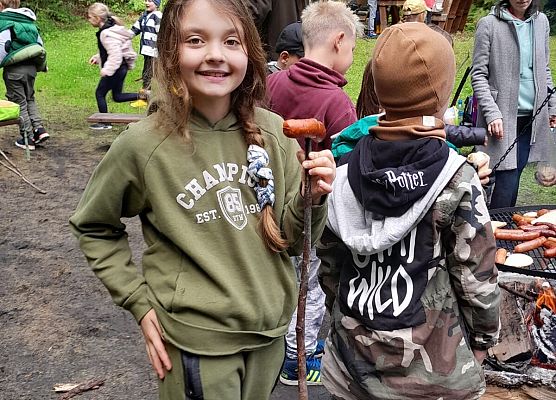 Wycieczka do lasu w ramach akcji "Sprzątanie Świata" (klasy 1-3) grafika