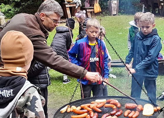 Wycieczka do lasu w ramach akcji "Sprzątanie Świata" (klasy 1-3) grafika