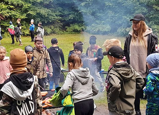 Wycieczka do lasu w ramach akcji "Sprzątanie Świata" (klasy 1-3) grafika