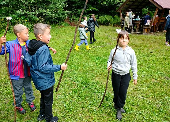 Wycieczka do lasu w ramach akcji "Sprzątanie Świata" (klasy 1-3) grafika