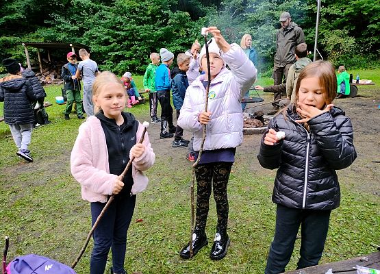 Wycieczka do lasu w ramach akcji "Sprzątanie Świata" (klasy 1-3) grafika