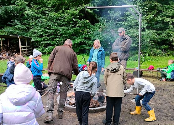 Wycieczka do lasu w ramach akcji "Sprzątanie Świata" (klasy 1-3) grafika