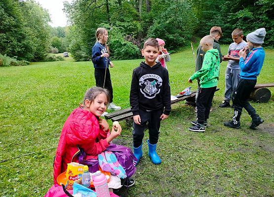 Wycieczka do lasu w ramach akcji "Sprzątanie Świata" (klasy 1-3) grafika