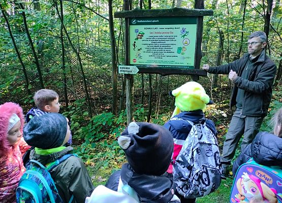 Wycieczka do lasu w ramach akcji "Sprzątanie Świata" (klasy 1-3) grafika