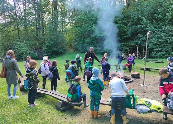 Wycieczka do lasu w ramach akcji "Sprzątanie Świata" (klasy 1-3) grafika