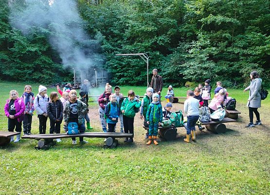 Wycieczka do lasu w ramach akcji "Sprzątanie Świata" (klasy 1-3) grafika