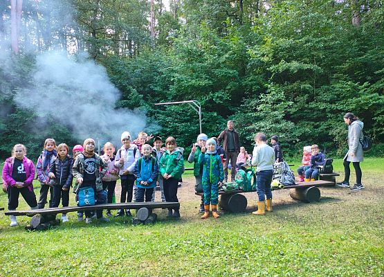 Wycieczka do lasu w ramach akcji "Sprzątanie Świata" (klasy 1-3) grafika