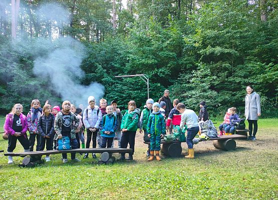 Wycieczka do lasu w ramach akcji "Sprzątanie Świata" (klasy 1-3) grafika