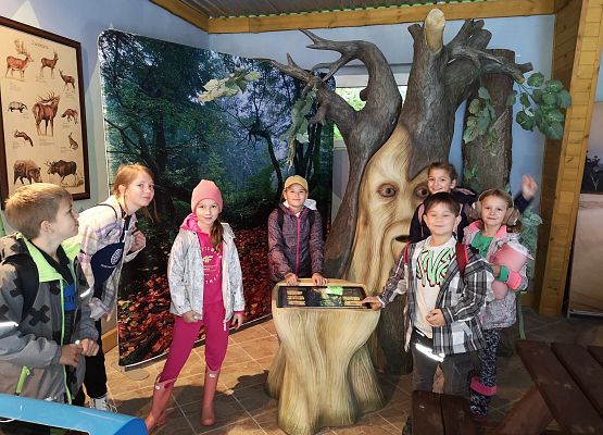 Wycieczka do lasu w ramach akcji "Sprzątanie Świata" (klasy 1-3) grafika