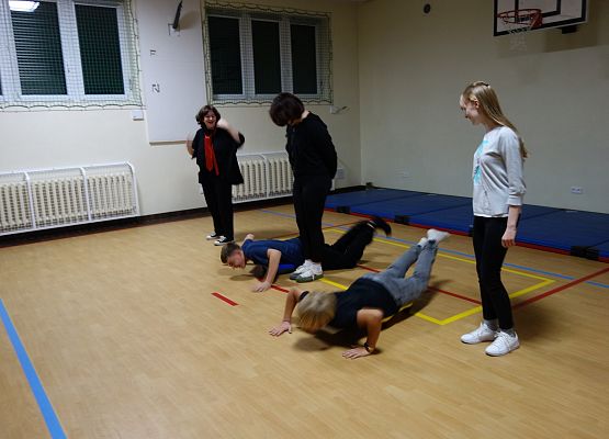 Dzień Chłopaka i nocka klasy 8 b grafika