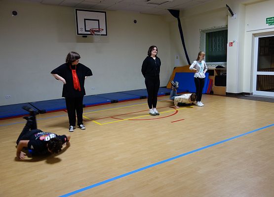 Dzień Chłopaka i nocka klasy 8 b grafika