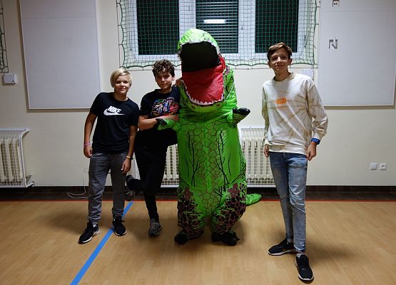 Dzień Chłopaka i nocka klasy 8 b grafika