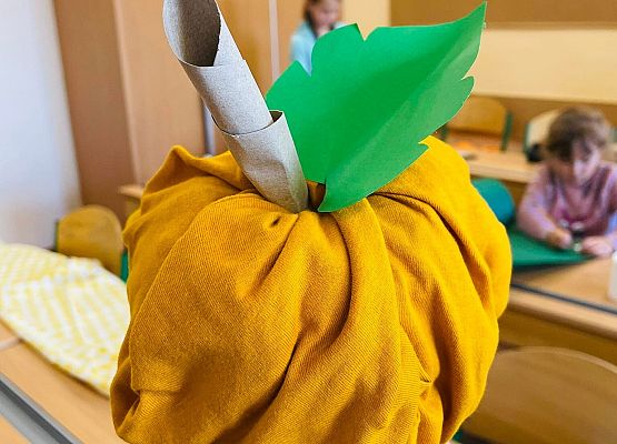 Jesienne ozdoby złotych rączek. grafika