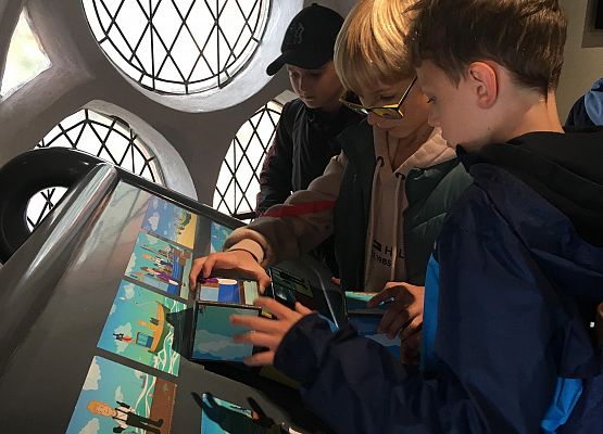 Wycieczka klas 4a i 5a  na Hel   grafika