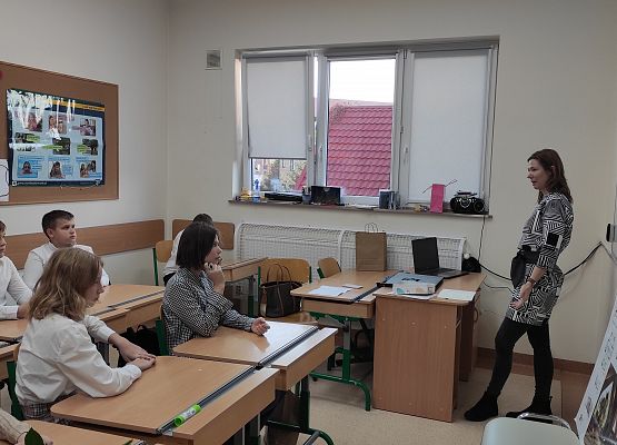 Rodzice dzielą się swoim doświadczeniem zawodowym z uczniami grafika