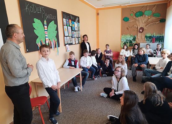 Rodzice dzielą się swoim doświadczeniem zawodowym z uczniami grafika