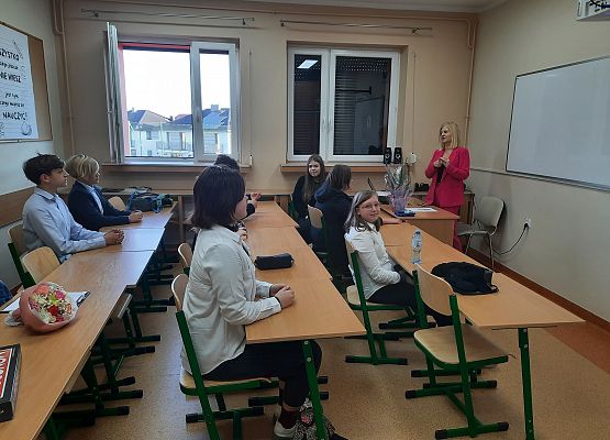 Rodzice dzielą się swoim doświadczeniem zawodowym z uczniami grafika